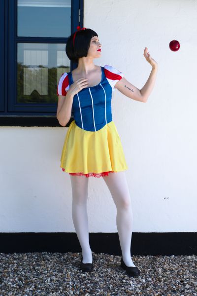 Snow White cosplay by Charlies Cosplay Bubble ([url=https://www.facebook.com/CharliesCosplayBubble/]Facebook[/url] and [url=https://www.instagram.com/charlies_cosplay_bubble/]Instagram[/url]).
